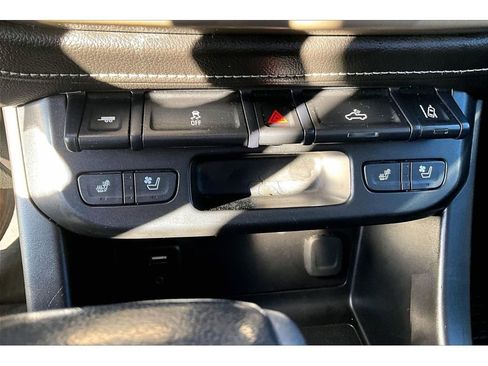 Used 2018 GMC Canyon Denali image 15