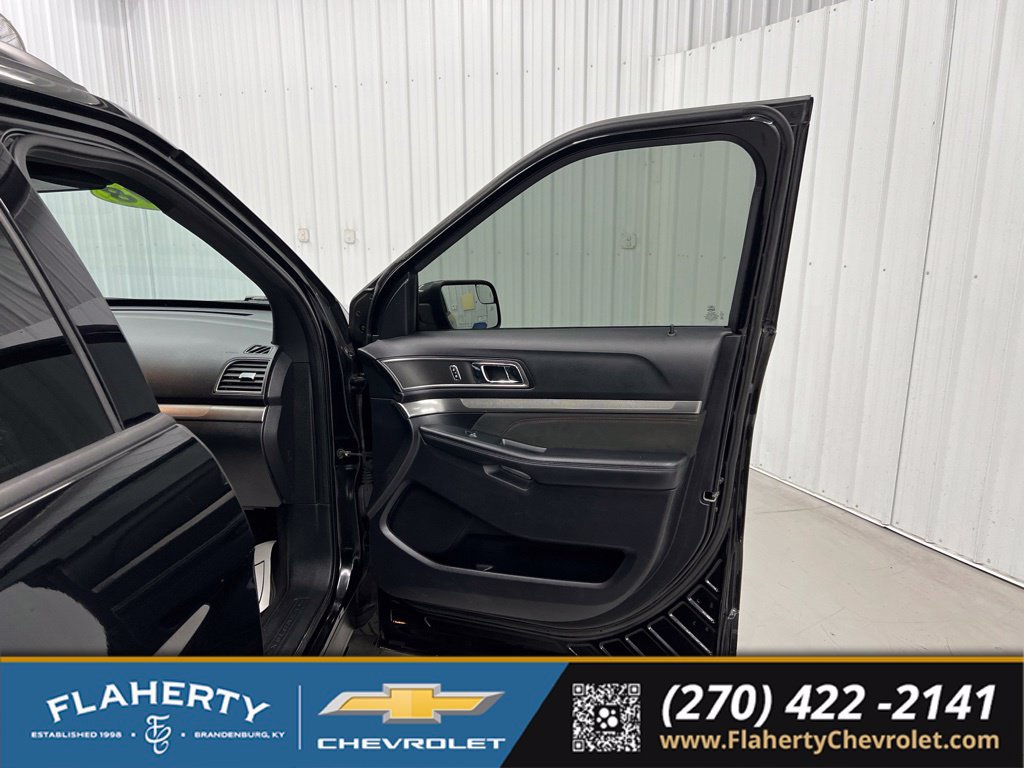 Used 2018 Ford Explorer XLT w/ Equipment Group 202A AWD/4WD image 14