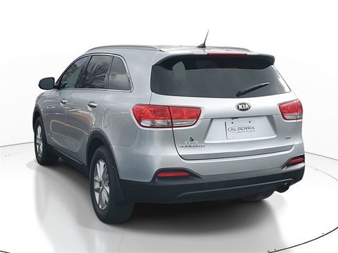 Used 2016 Kia Sorento LX image 3