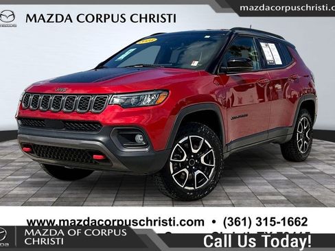 Used 2025 Jeep Compass Trailhawk AWD/4WD image 1