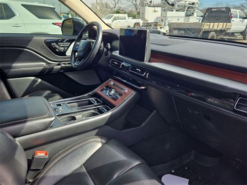 Used 2023 Lincoln Aviator Reserve w/ Equipment Group 201A image 3