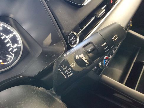 Used 2023 Mitsubishi Outlander SE image 28