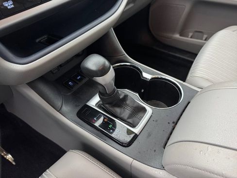 Used 2018 Toyota Highlander Plus image 14
