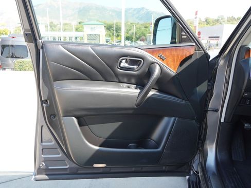 Used 2016 INFINITI QX80 4WD w/ Deluxe Technology Package image 18