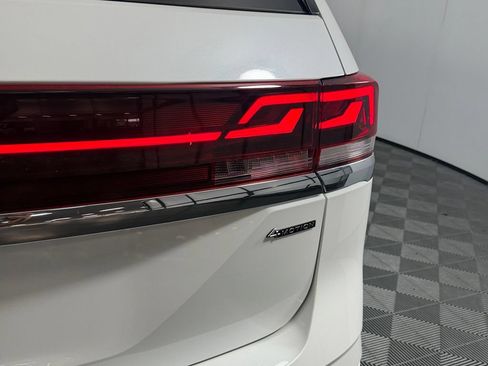 Used 2024 Volkswagen Atlas SEL Premium R-Line AWD/4WD image 18