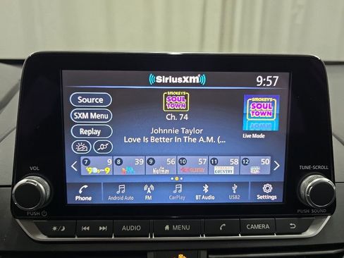 Used 2025 Nissan Altima 2.5 SV FWD image 24