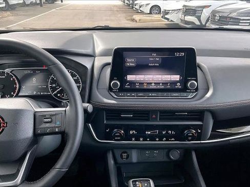 Certified 2025 Nissan Rogue SV image 7