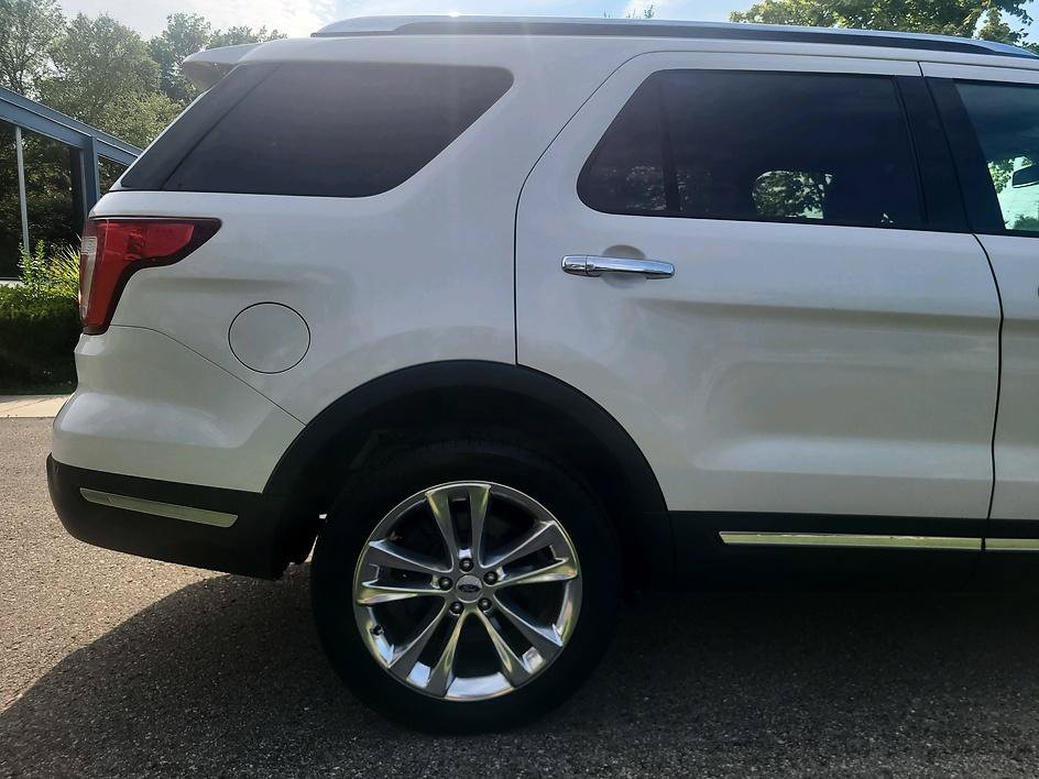 Used 2019 Ford Explorer Limited w/ Equipment Group 301A AWD/4WD image 18