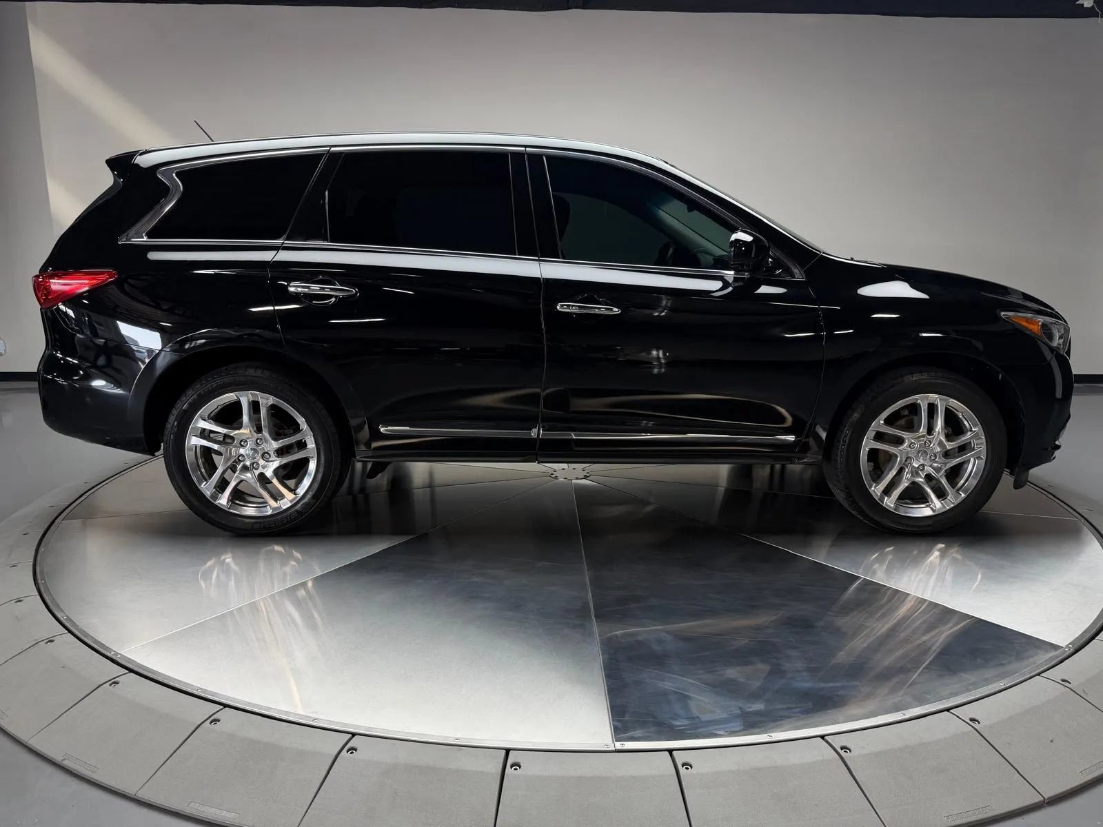 Used 2013 INFINITI JX35 FWD w/ Premium Pkg image 6