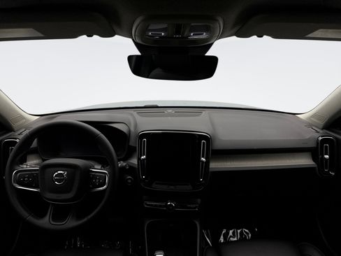 Used 2023 Volvo XC40 B5 Plus w/ Protection Package Premier image 14