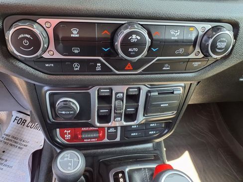 Used 2024 Jeep Gladiator Sport image 17