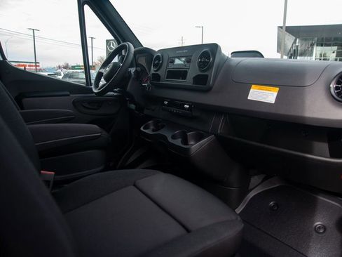 Used 2025 Mercedes-Benz Sprinter 2500 image 27