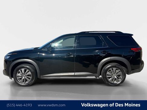 Used 2025 Nissan Pathfinder SV image 3
