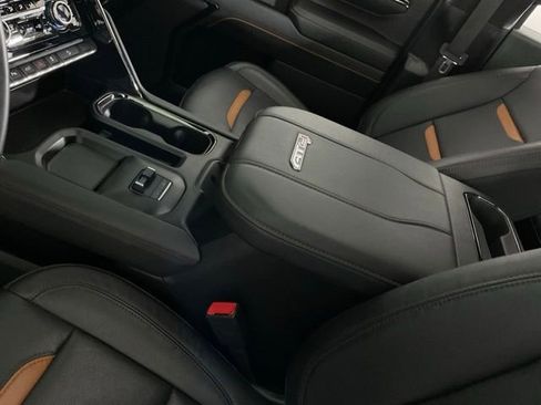 Used 2024 GMC Sierra 2500 AT4 w/ AT4 Premium Plus Package image 17