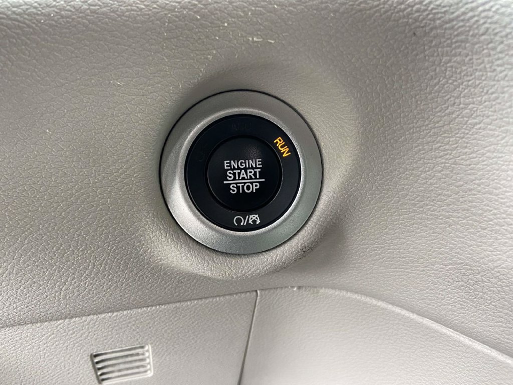 Used 2024 Chrysler Pacifica Touring-L FWD image 24