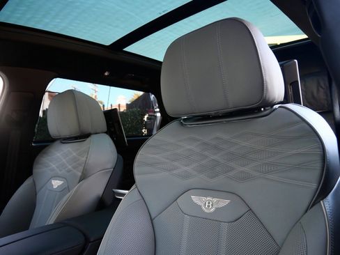 New 2025 Bentley Bentayga Extended Wheelbase image 19