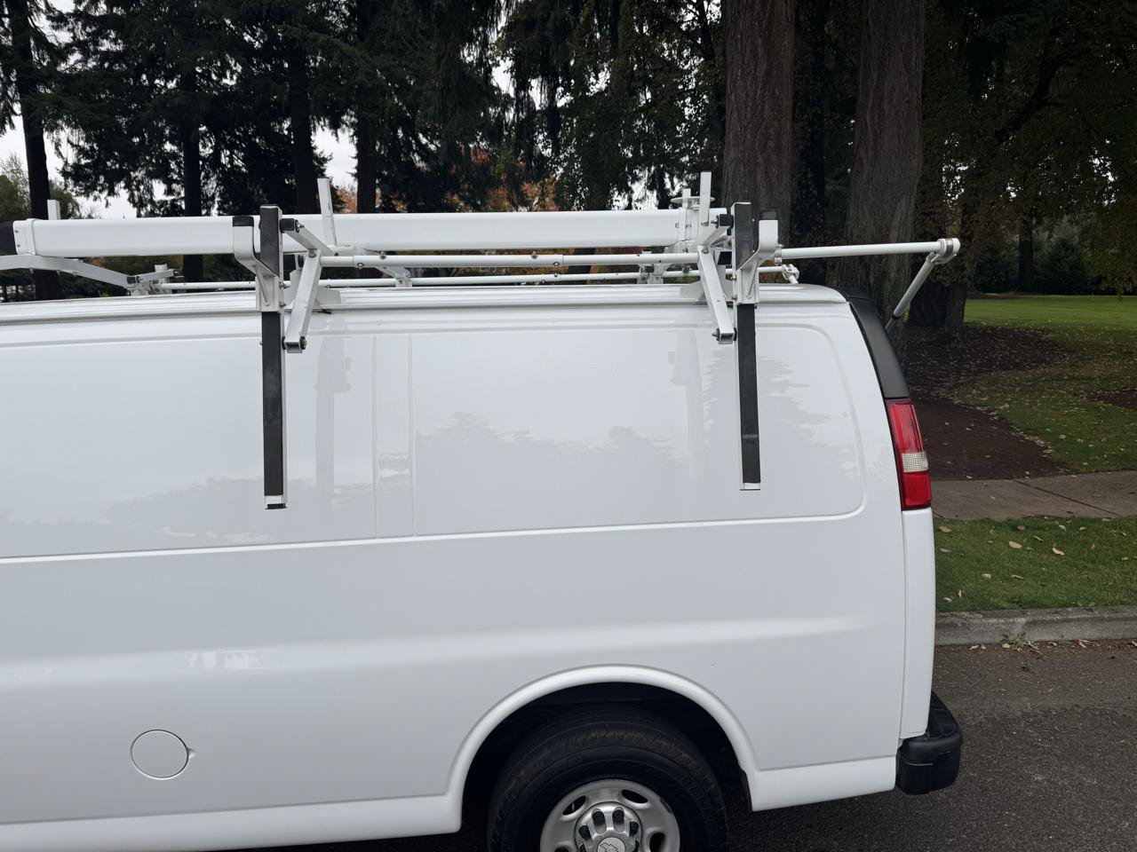Used 2014 Chevrolet Express 2500 RWD image 18