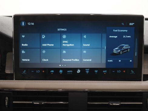 Used 2025 Lincoln Corsair AWD w/ Towing Package image 18