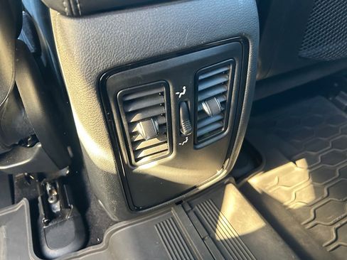 Used 2021 Dodge Durango SXT image 36