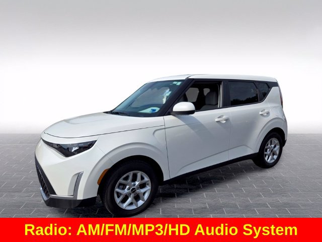 Used 2025 Kia Soul LX w/ LX Technology Package FWD image 4