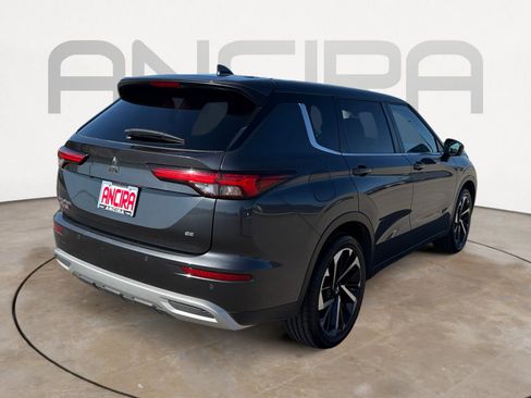 Used 2024 Mitsubishi Outlander SE image 11