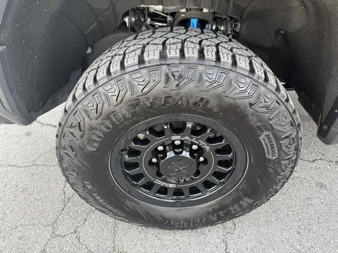 Used 2025 GMC Sierra 2500 AT4X w/ AT4X AEV Edition image 12