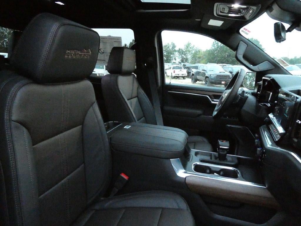 New 2026 Chevrolet Silverado 1500 High Country w/ Technology Package AWD/4WD image 13