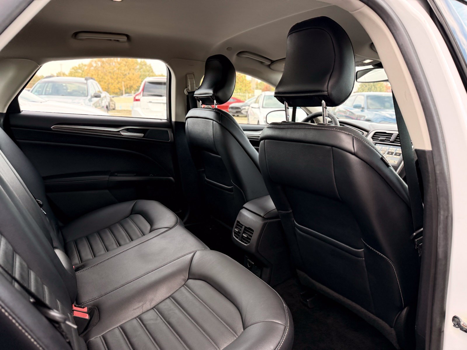 Used 2018 Ford Fusion SE w/ Equipment Group 602A FWD image 17
