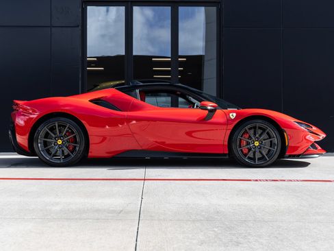 Used 2022 Ferrari SF90 Stradale AWD/4WD image 11