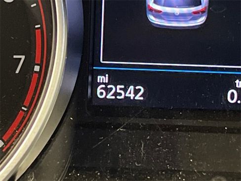 Certified 2020 Volkswagen Tiguan SE image 23