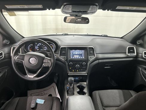 Used 2021 Jeep Grand Cherokee Laredo AWD/4WD image 18