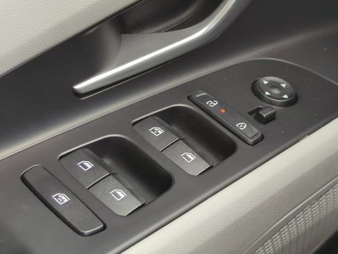 Certified 2025 Hyundai Elantra Limited FWD image 34