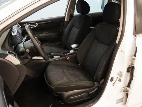 Used 2019 Nissan Sentra SV image 3