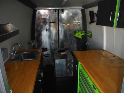 Used 2014 Freightliner Sprinter 2500 RWD image 28