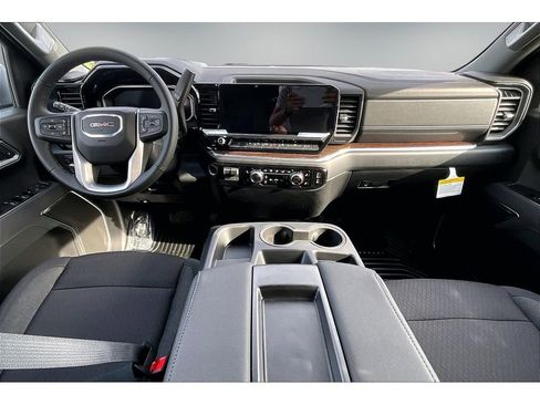 New 2026 GMC Sierra 1500 SLE image 5