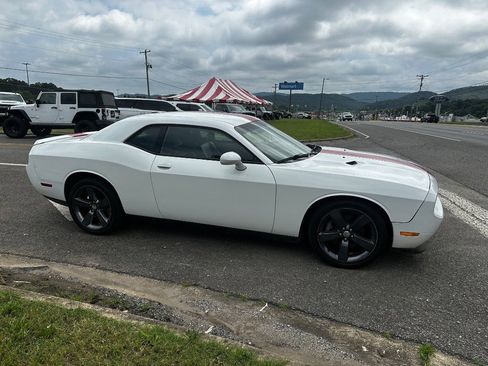 Used 2013 Dodge Challenger SXT image 4