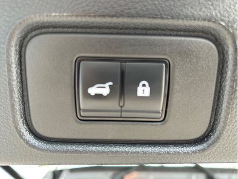 Used 2024 Nissan Pathfinder SL image 29