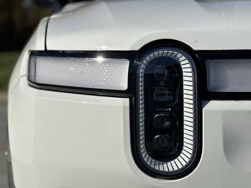 Used 2022 Rivian R1S Launch Edition image 10