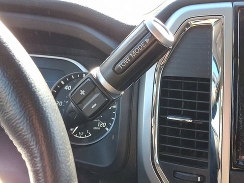 Used 2020 Nissan Titan SV w/ SV Convenience Package image 17