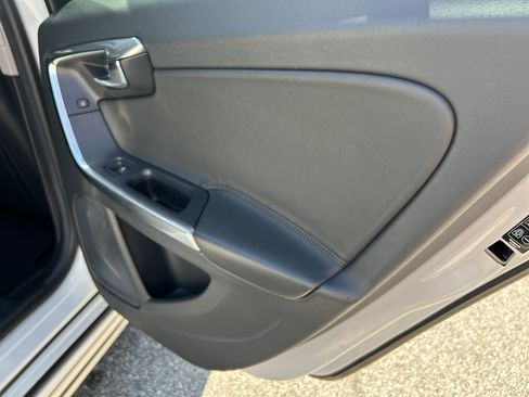 Used 2018 Volvo V60 T5 Cross Country w/ Convenience Package image 19