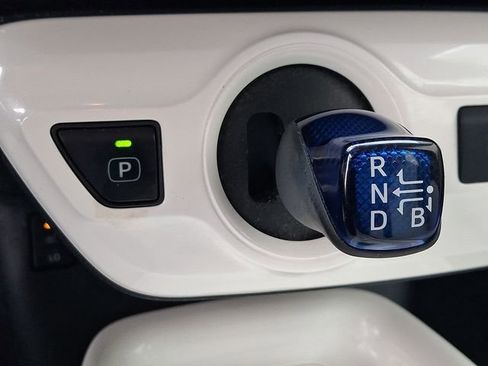 Used 2016 Toyota Prius Four image 13