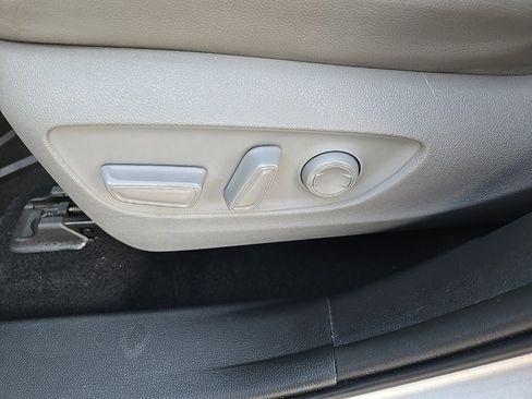 Used 2021 Toyota Highlander XLE image 39