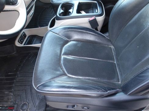 Used 2018 Chrysler Pacifica Limited FWD image 20