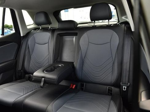 Certified 2025 Volkswagen Tiguan SE w/ Panoramic Sunroof Package AWD/4WD image 21