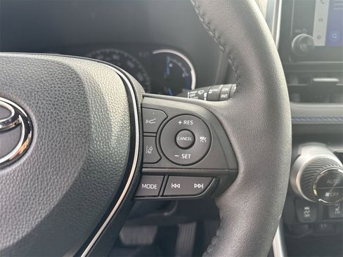 Used 2023 Toyota RAV4 SE image 18