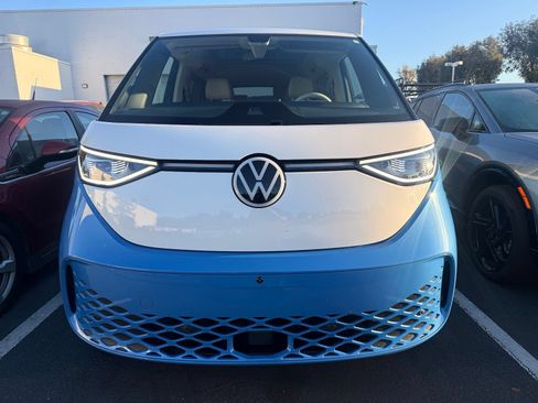 Used 2025 Volkswagen ID. Buzz 1st Edition AWD/4WD image 3