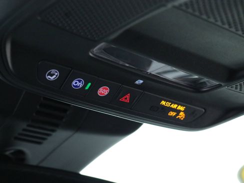 Used 2024 Chevrolet Traverse Z71 image 21