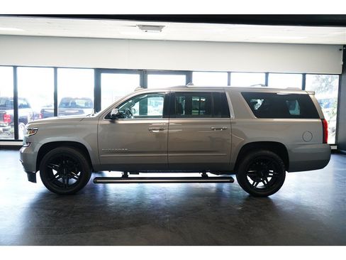 Used 2019 Chevrolet Suburban Premier w/ Premier Plus Edition AWD/4WD image 4