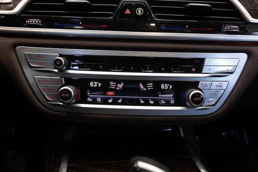 Used 2021 BMW 740i w/ Premium Package RWD image 37