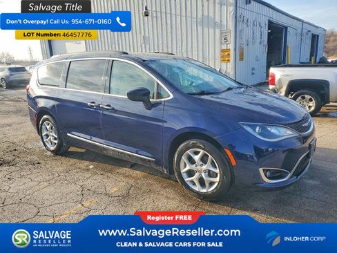 Used 2017 Chrysler Pacifica Touring-L w/ Tire & Wheel Group image 5